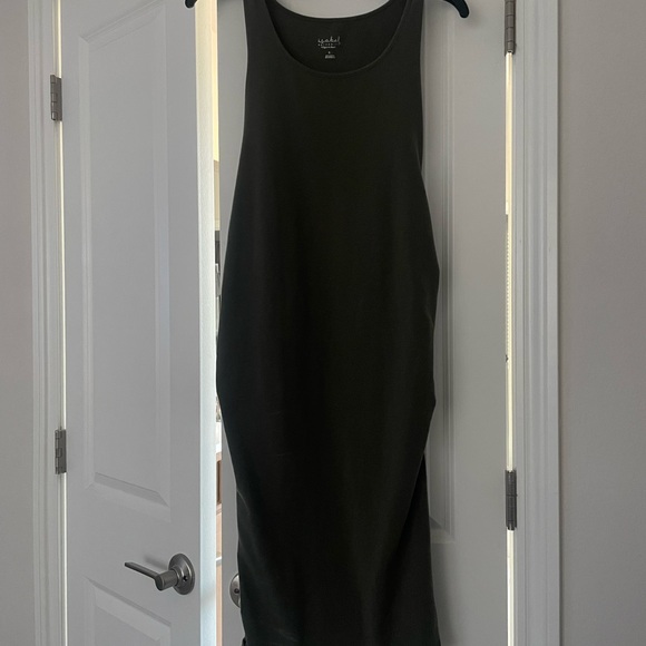 FREE Dark Green Sleeveless Maternity Dress - Picture 2 of 4